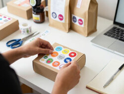 Strategi Branding Bisnis Rumahan Melalui Stiker di Setiap Kemasan